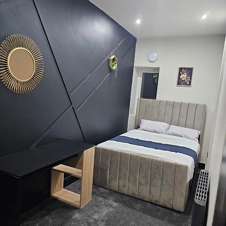 Springwood Villa Huddersfield Dış mekan fotoğraf